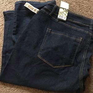 NWT Capris